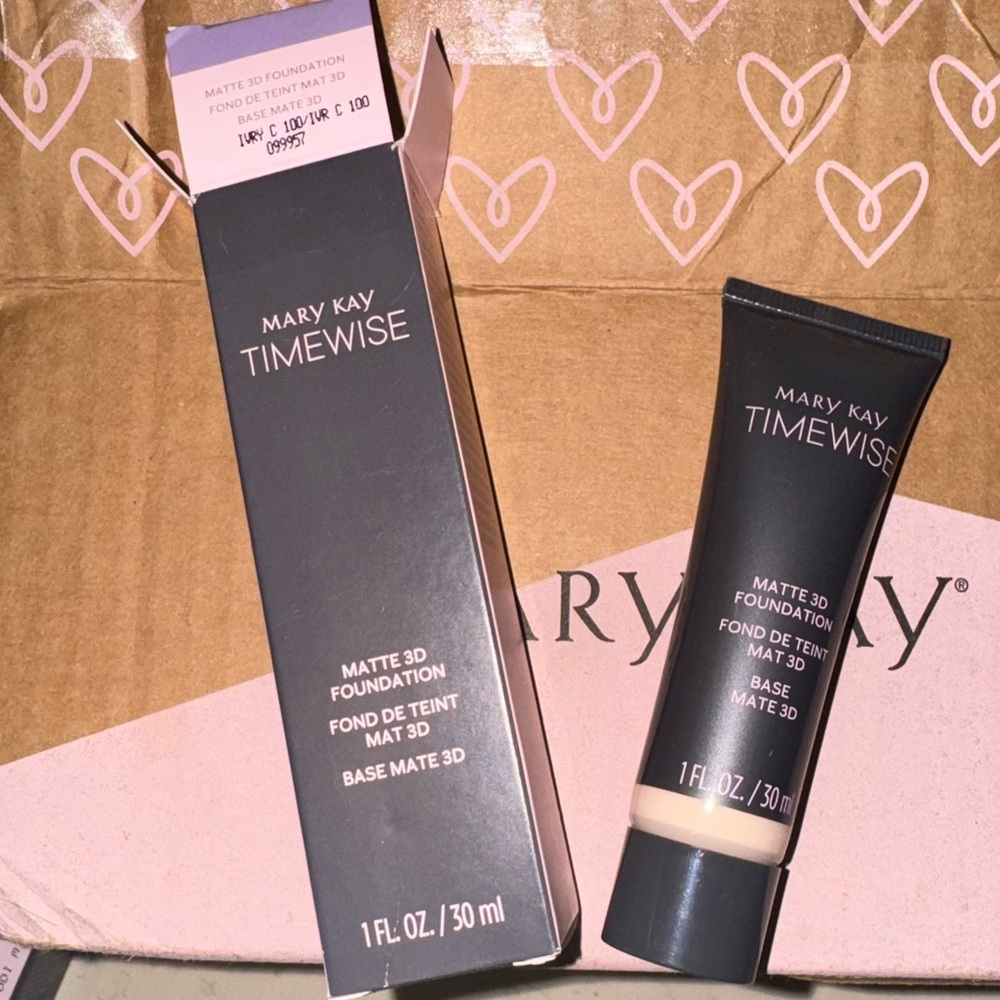 Ivory C 100 Mary Kay Timewise Matte 3D Foundation New in Box